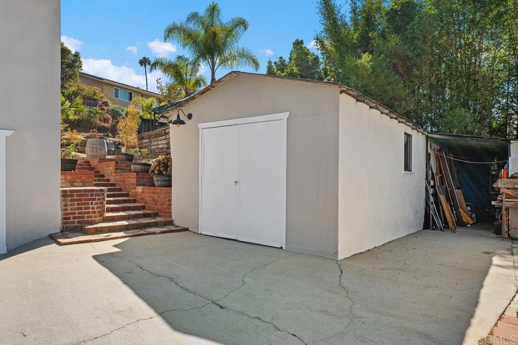 1098 Vale View Drive