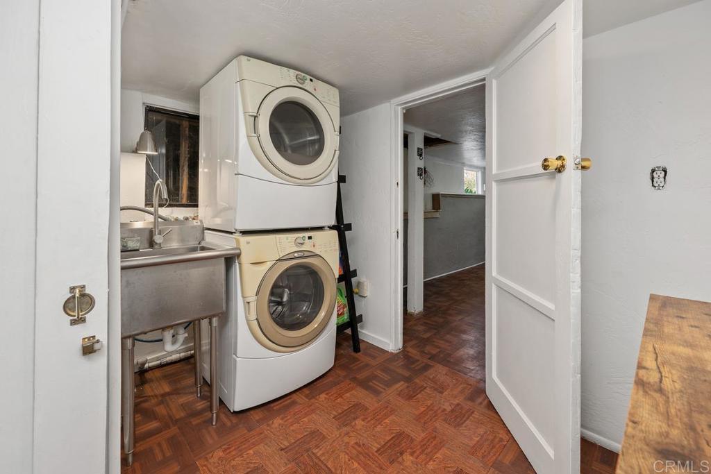 1098 Vale View Drive