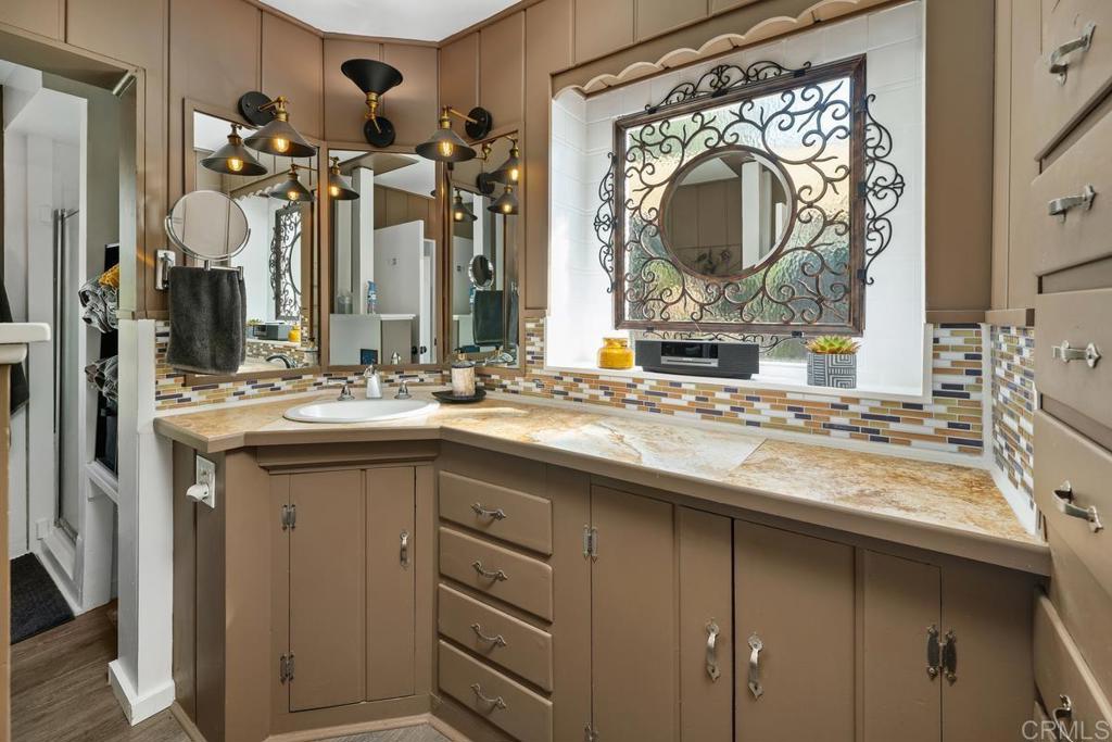 1098 Vale View Drive