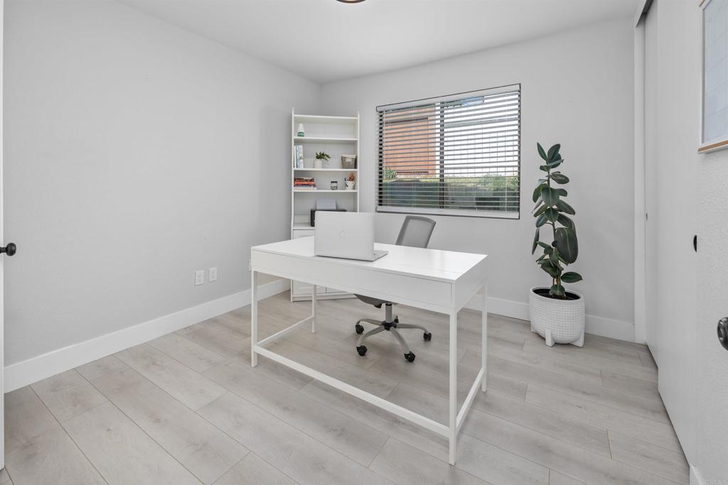 1556 Whispering Palm