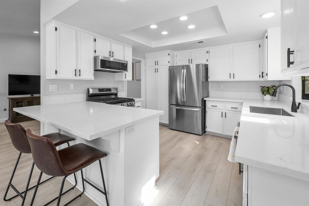 1556 Whispering Palm