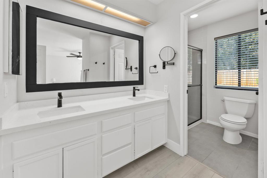 1556 Whispering Palm