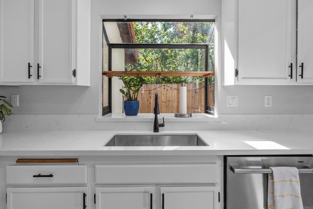 1556 Whispering Palm