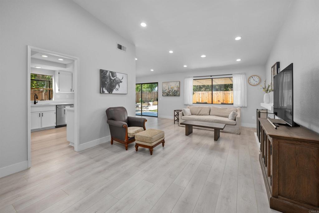 1556 Whispering Palm