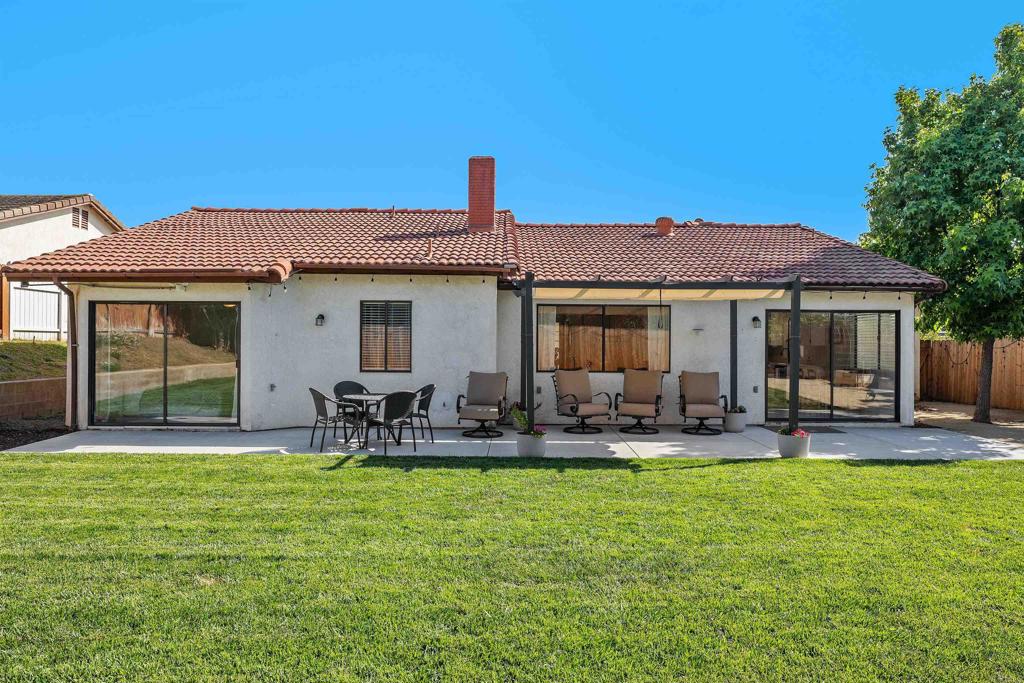 1556 Whispering Palm