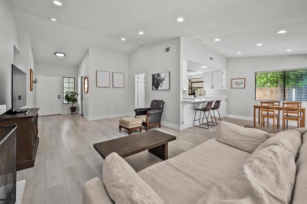 1556 Whispering Palm