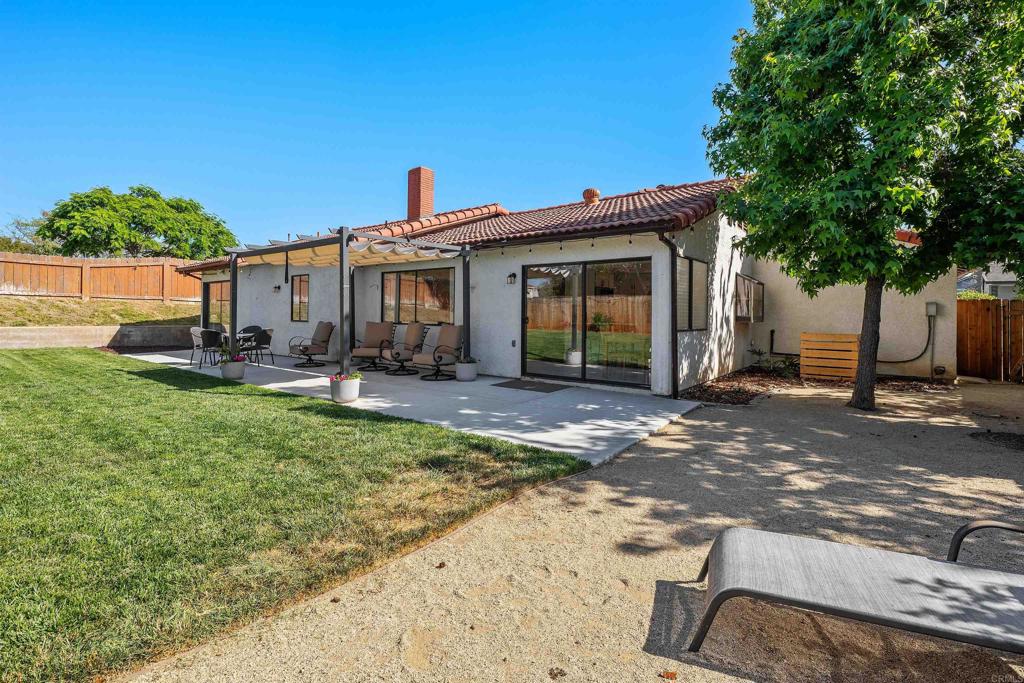 1556 Whispering Palm