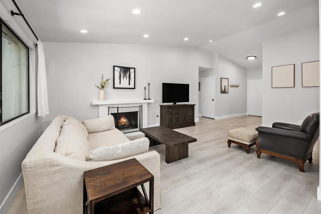 1556 Whispering Palm