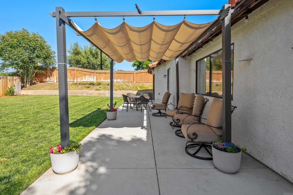 1556 Whispering Palm