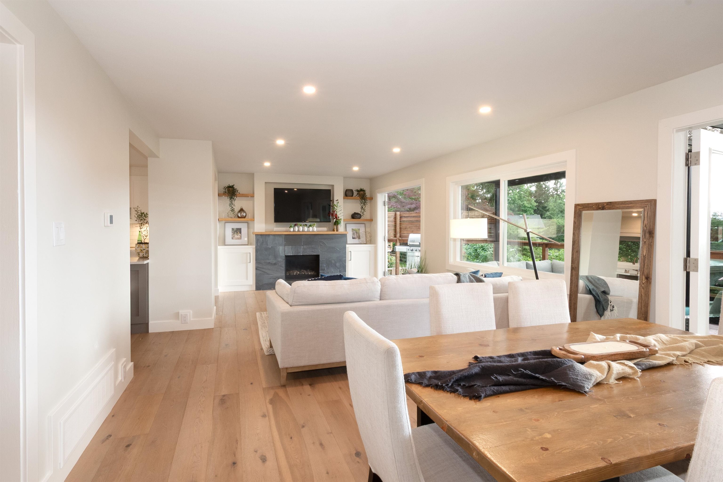 3067 PLYMOUTH DRIVE