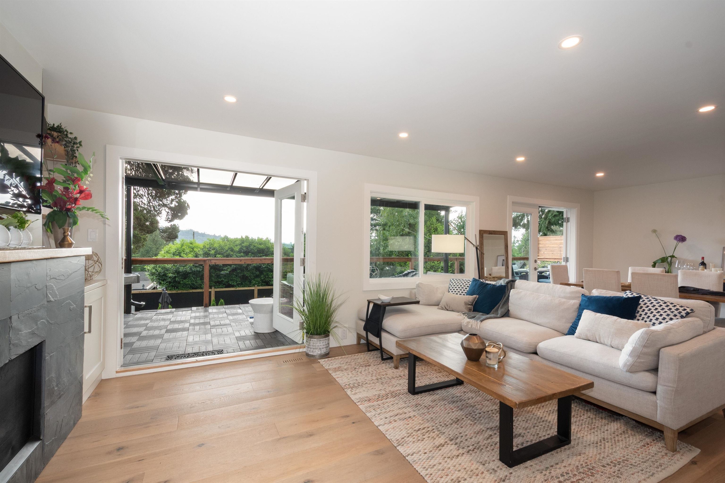 3067 PLYMOUTH DRIVE