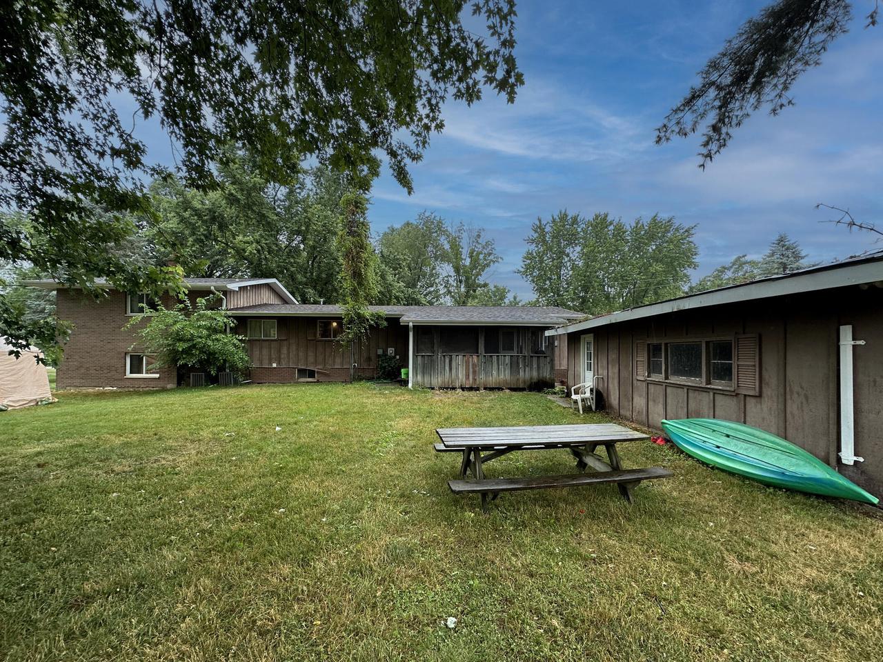 W1395 Glenwood ROAD
