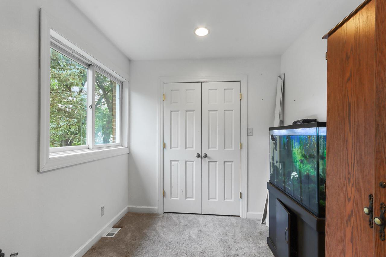 W1395 Glenwood ROAD