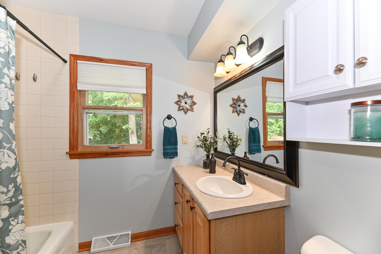34116 Oakdale COURT