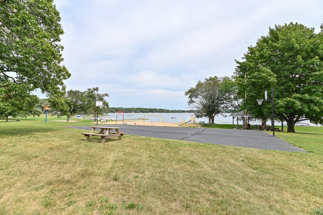 34116 Oakdale COURT