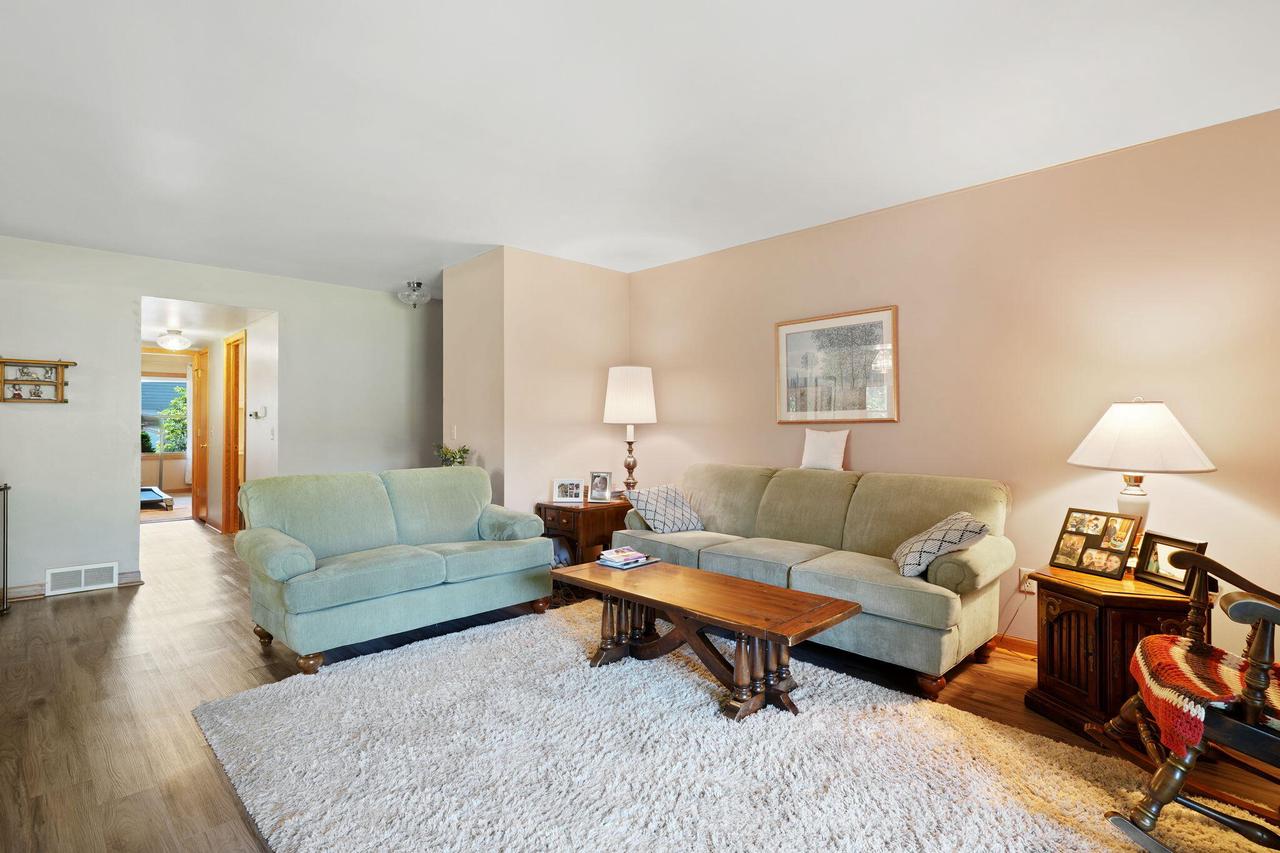934 Crestwood DRIVE