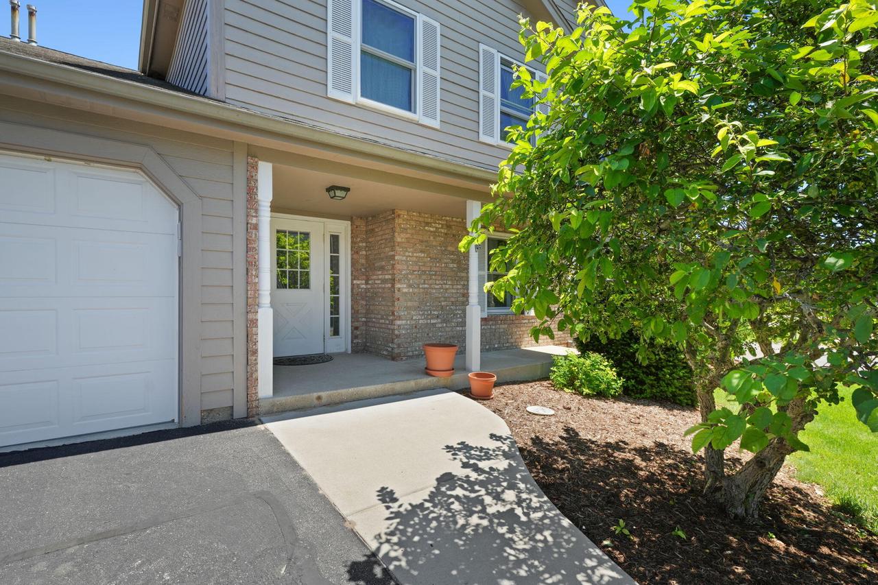 934 Crestwood DRIVE