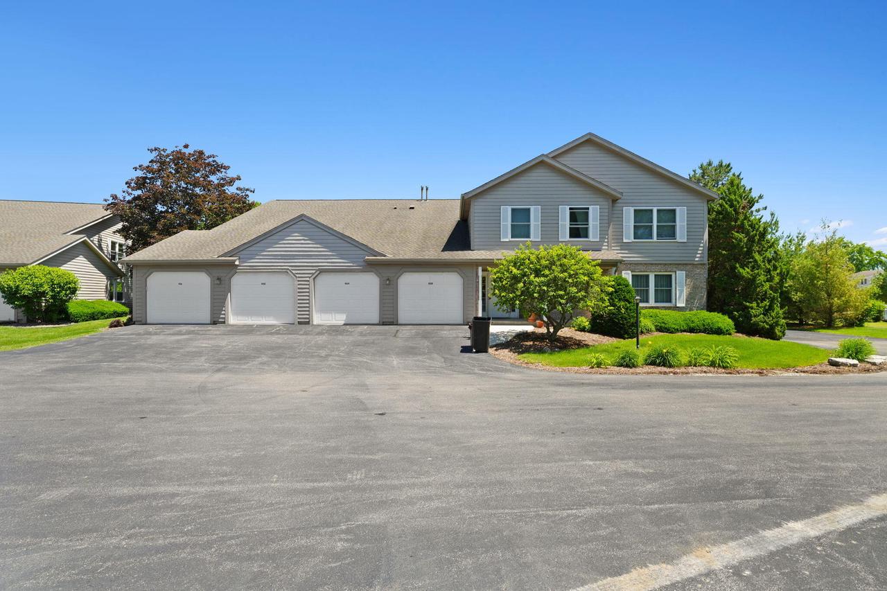 934 Crestwood DRIVE