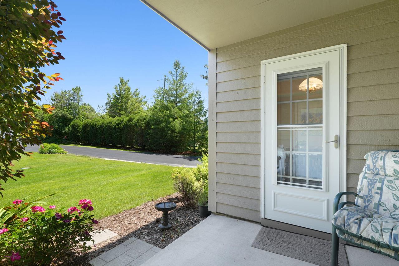 934 Crestwood DRIVE