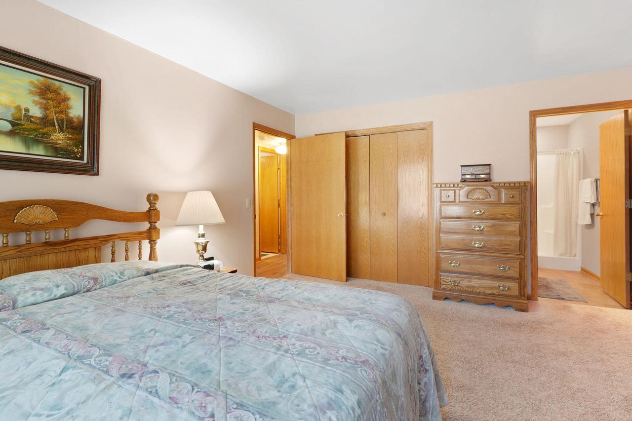 934 Crestwood DRIVE