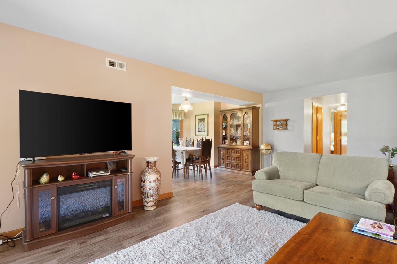 934 Crestwood DRIVE