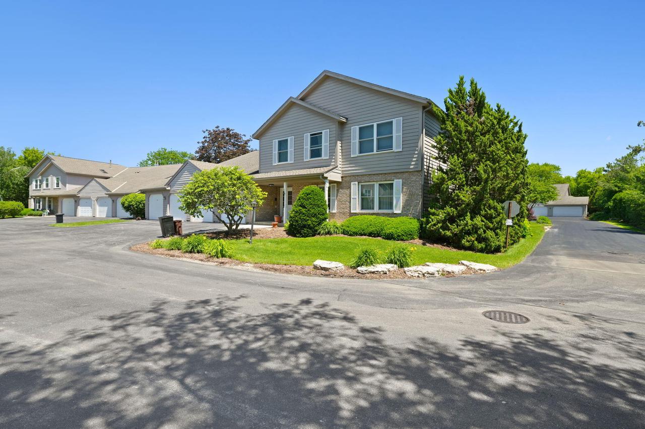 934 Crestwood DRIVE