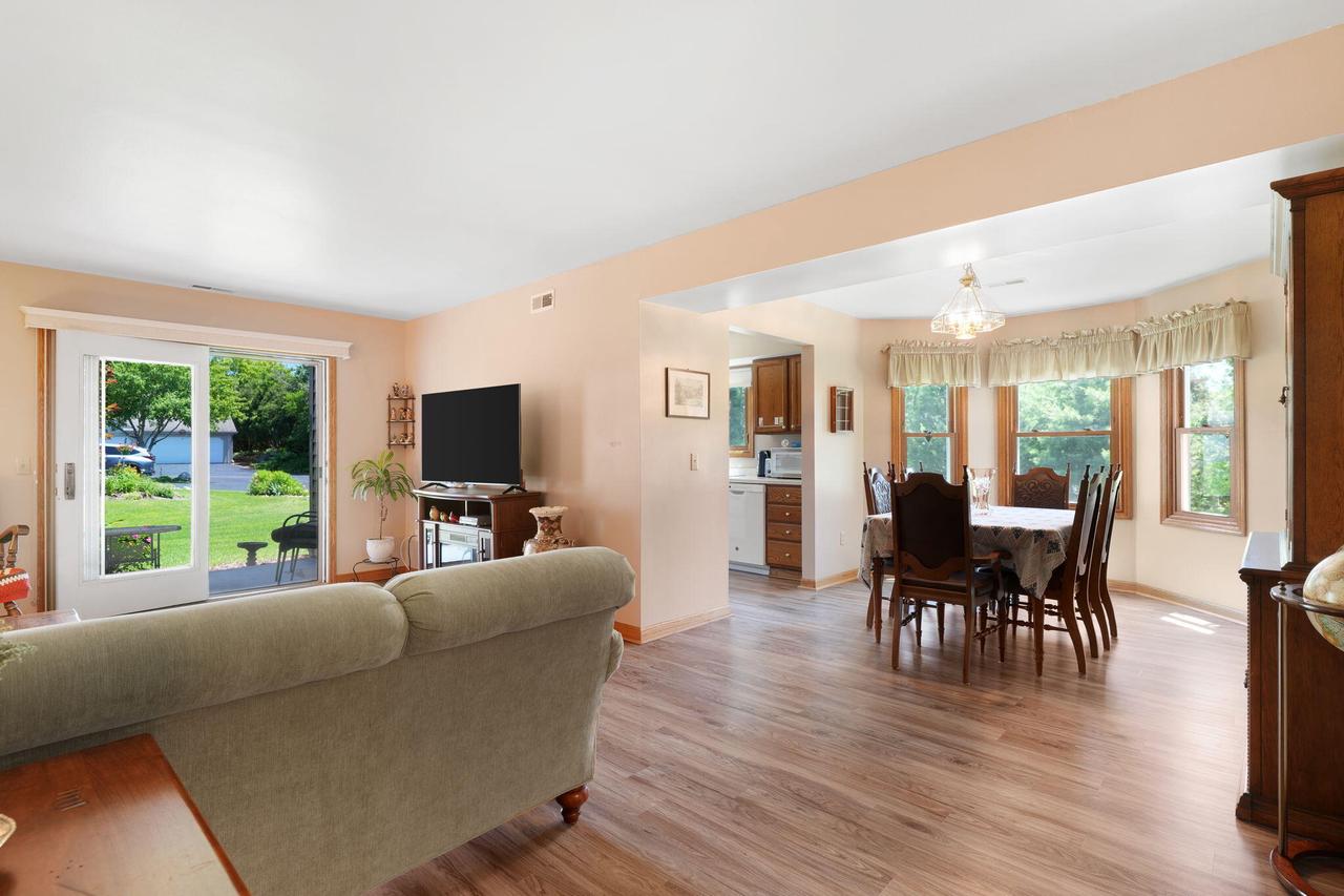 934 Crestwood DRIVE