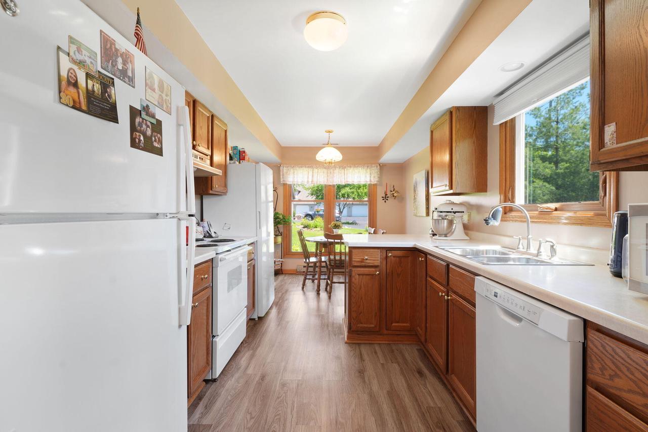 934 Crestwood DRIVE