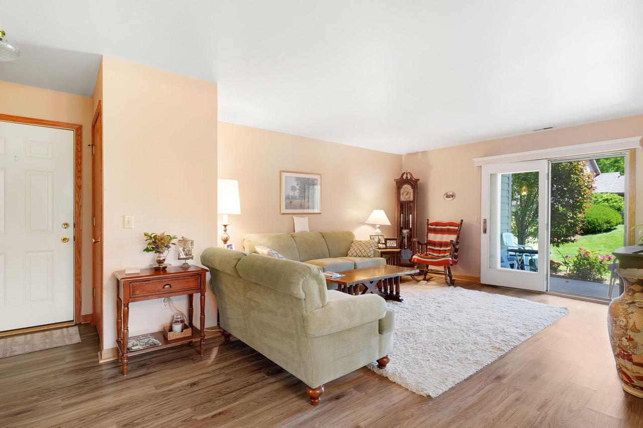 934 Crestwood DRIVE