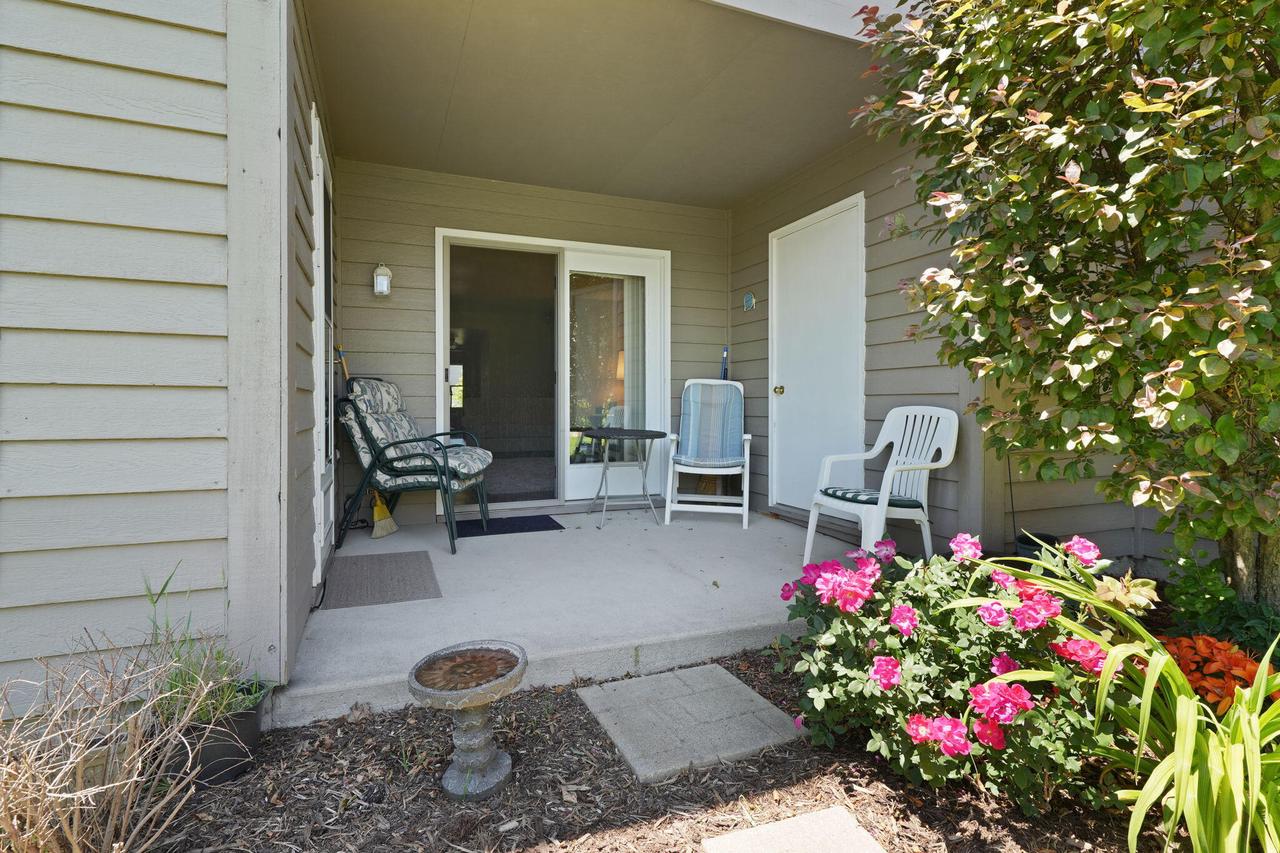 934 Crestwood DRIVE