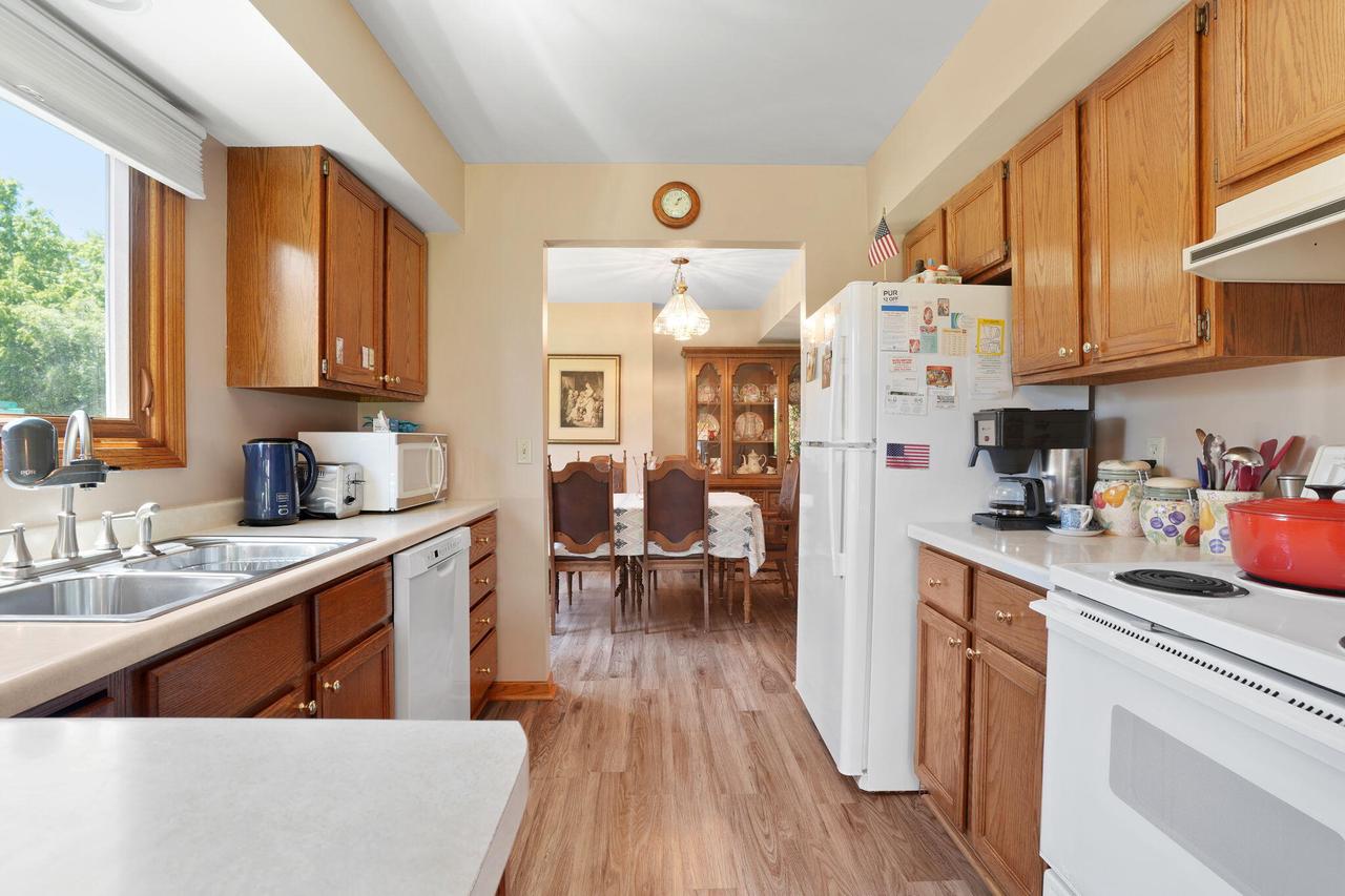 934 Crestwood DRIVE