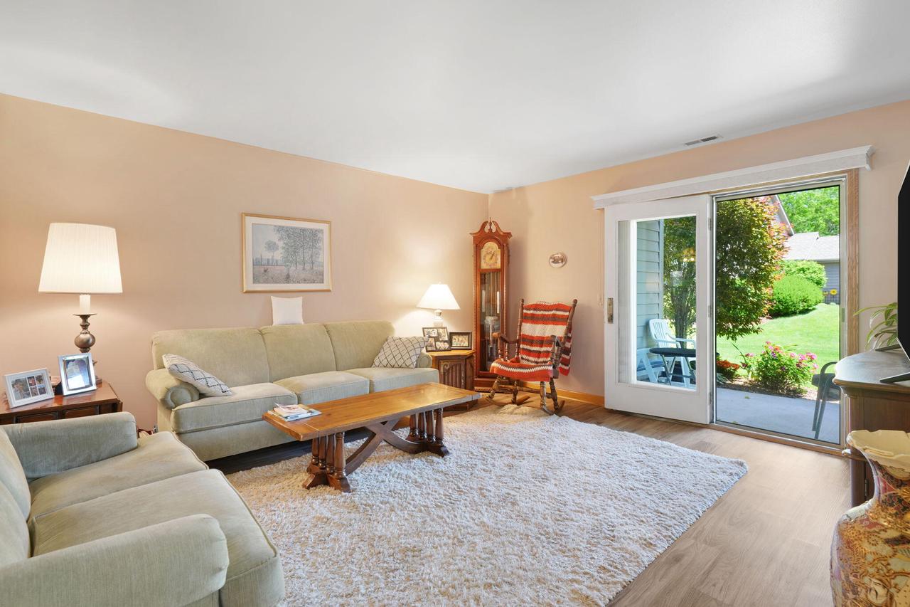 934 Crestwood DRIVE