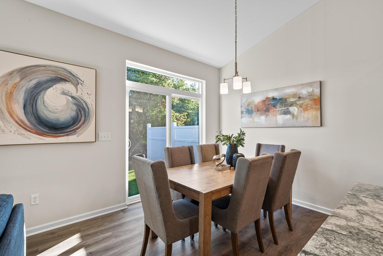 1598 Meadowview COURT