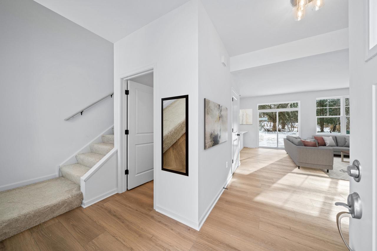 1589 Meadowview COURT