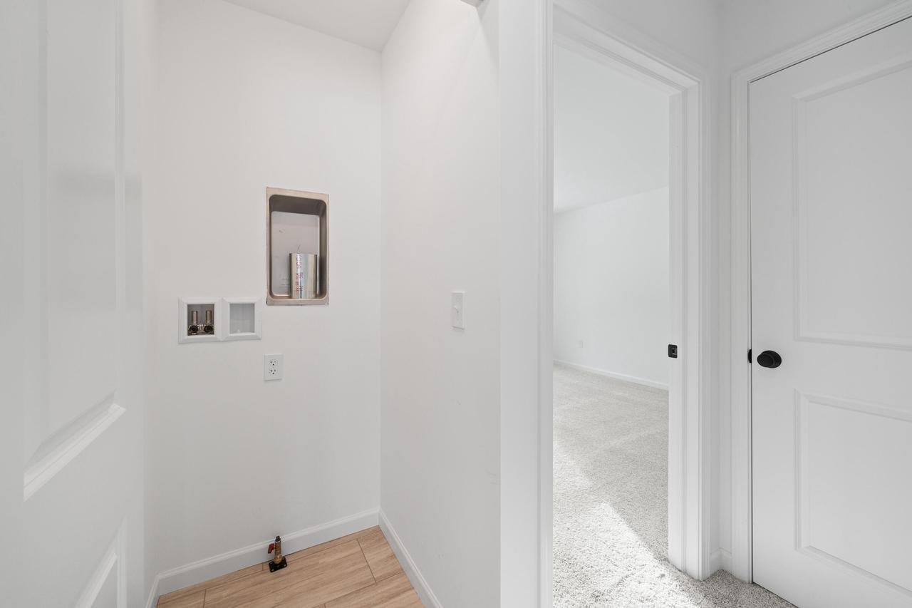 1589 Meadowview COURT