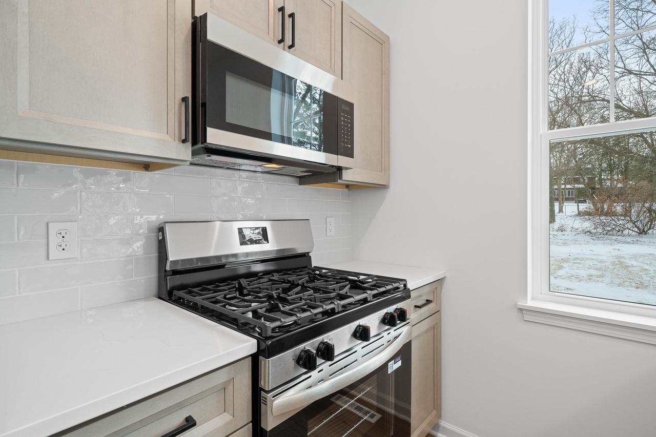 1589 Meadowview COURT