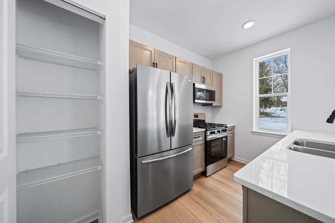 1589 Meadowview COURT