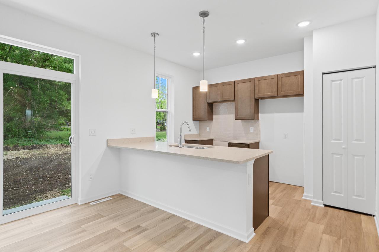 1591 Meadowview COURT