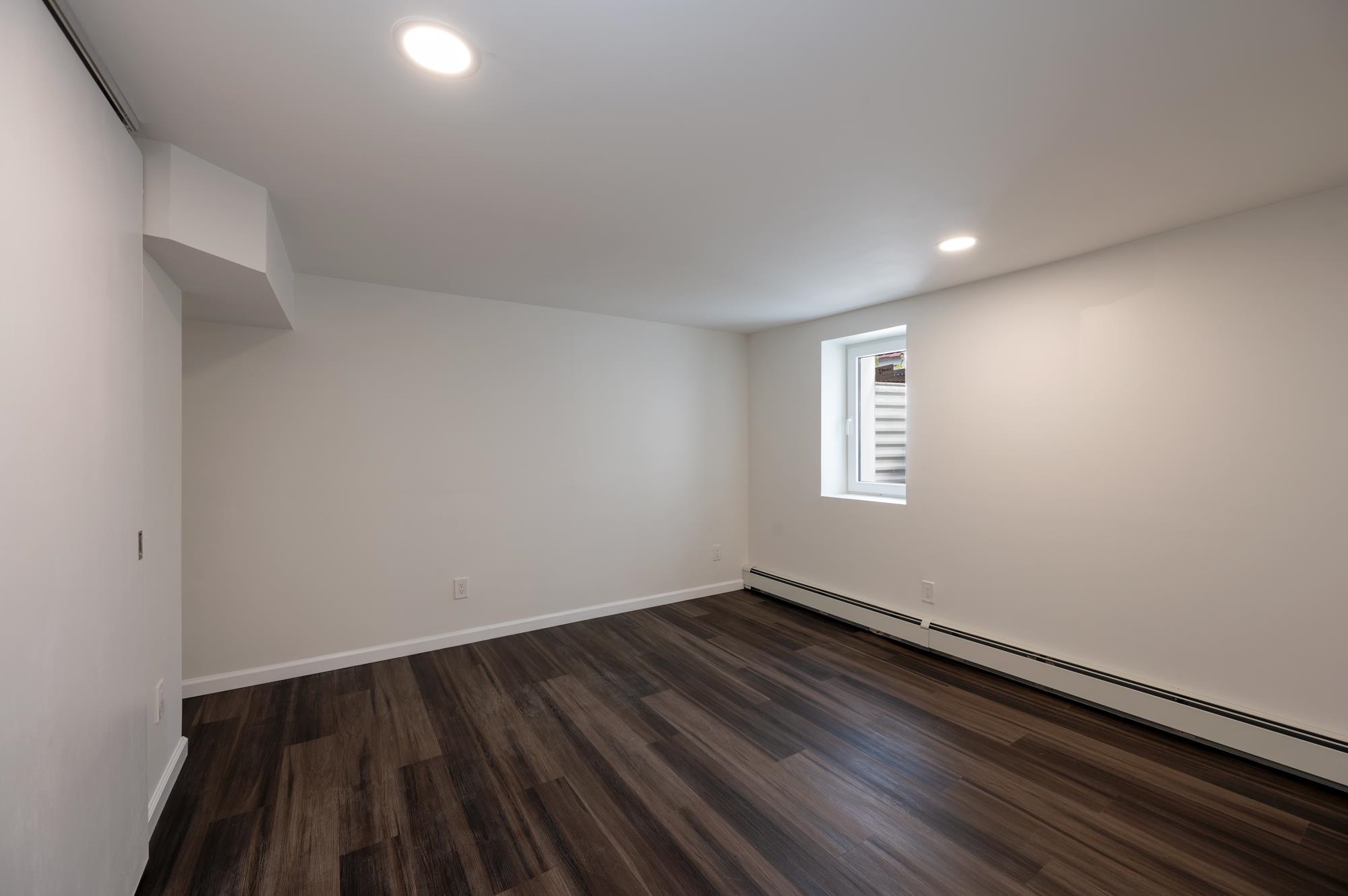 124 BENTLEY AVE Unit: 1