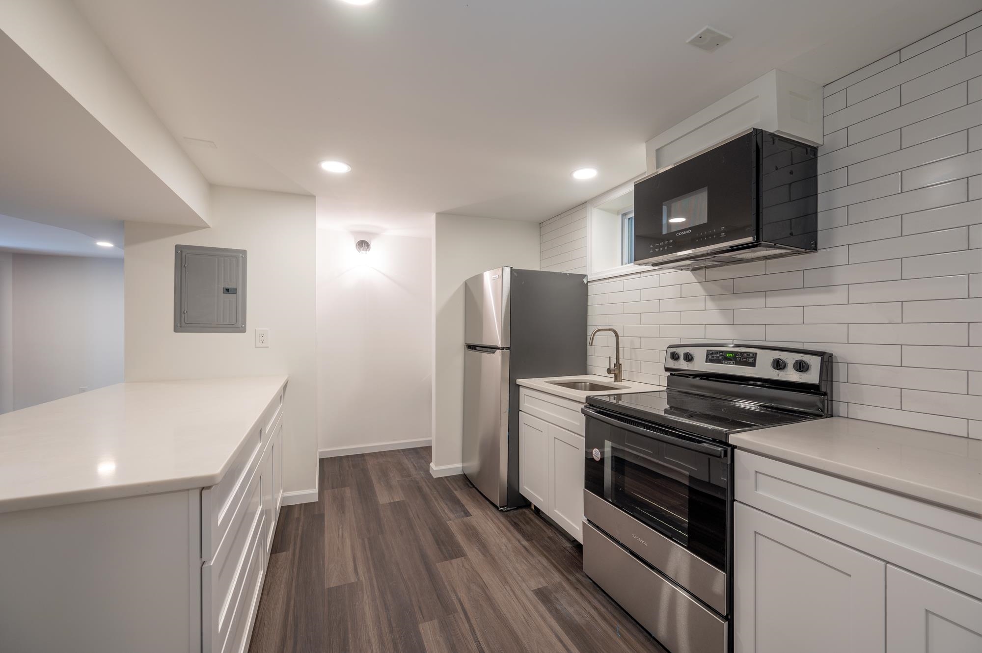 124 BENTLEY AVE Unit: 1