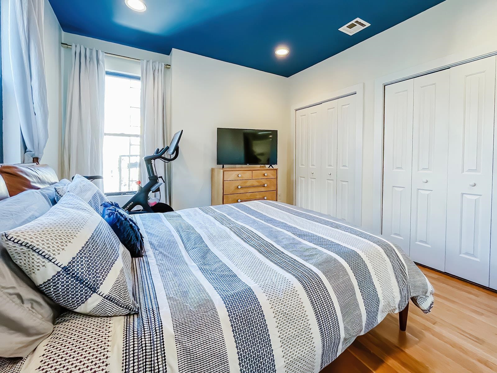 340 PAVONIA AVE Unit: 3L