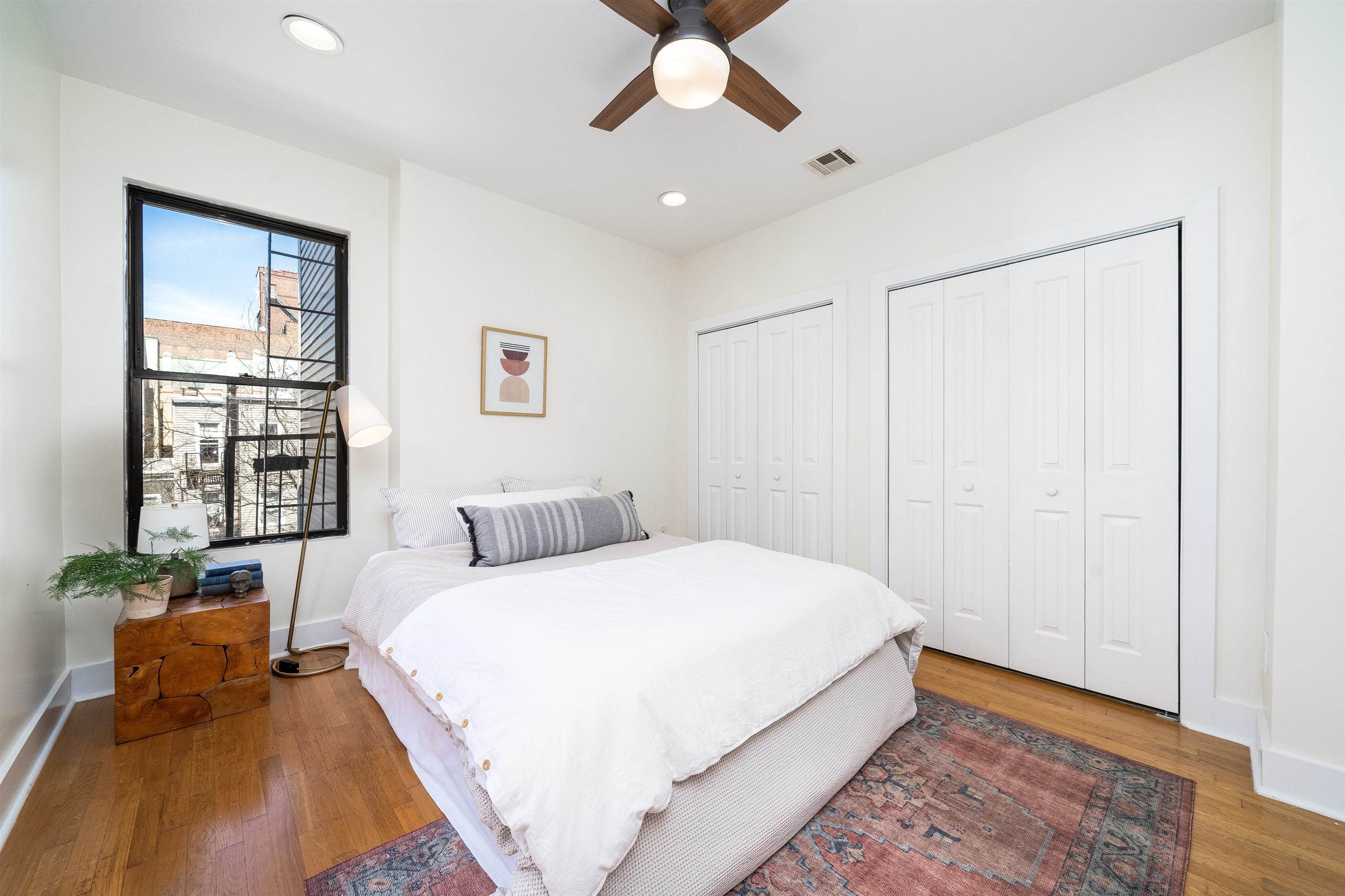 340 PAVONIA AVE Unit: 3L