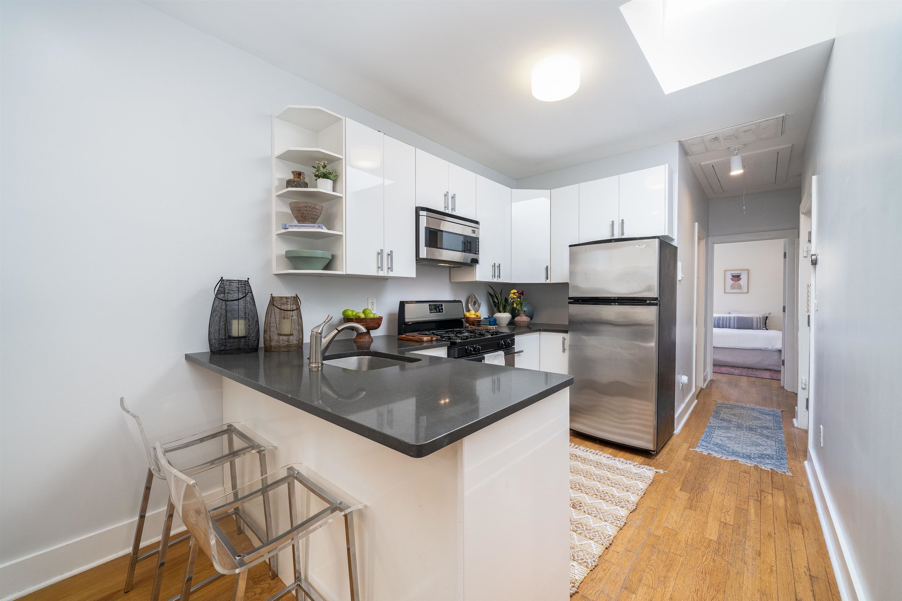 340 PAVONIA AVE Unit: 3L