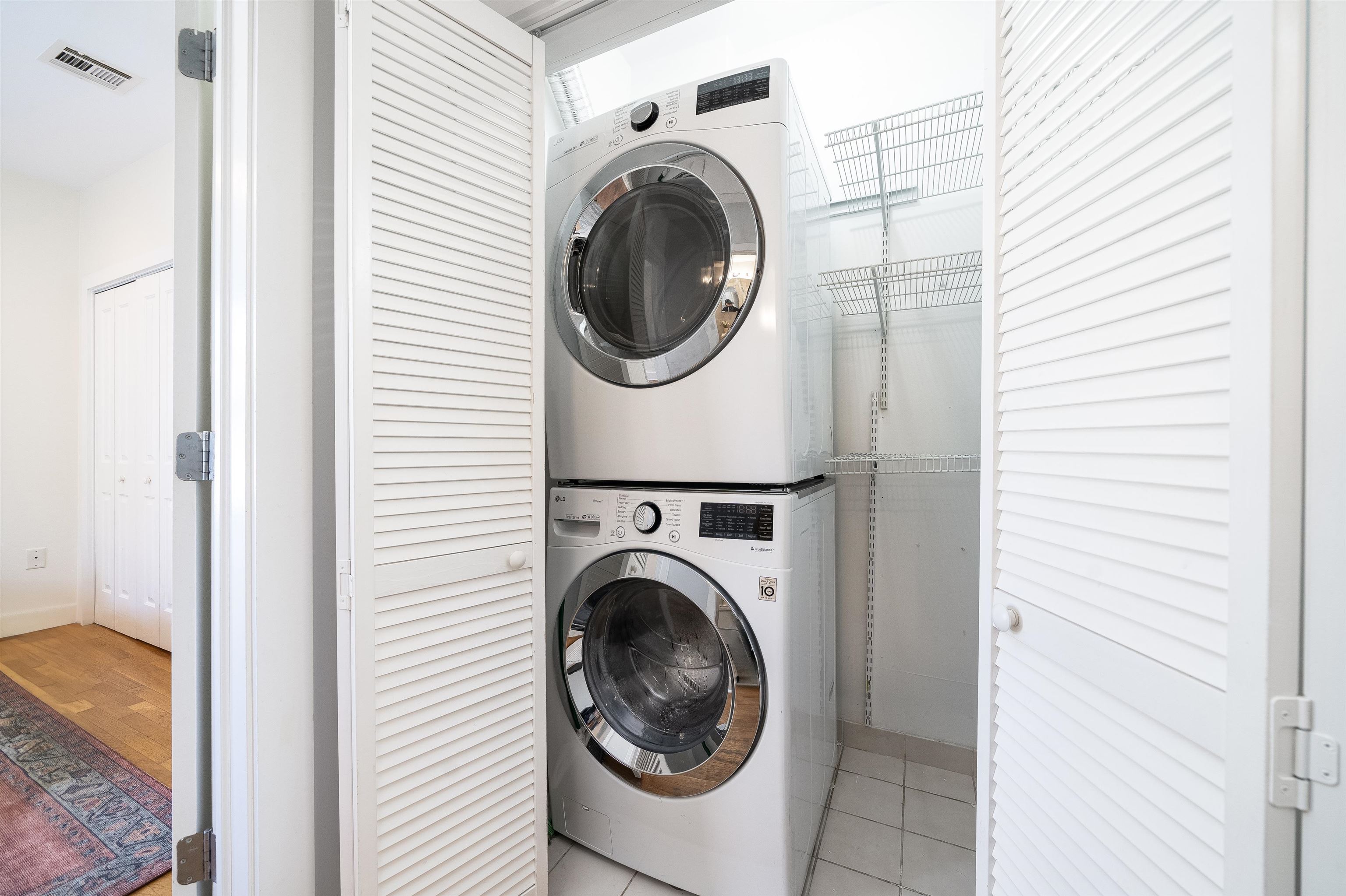 340 PAVONIA AVE Unit: 3L