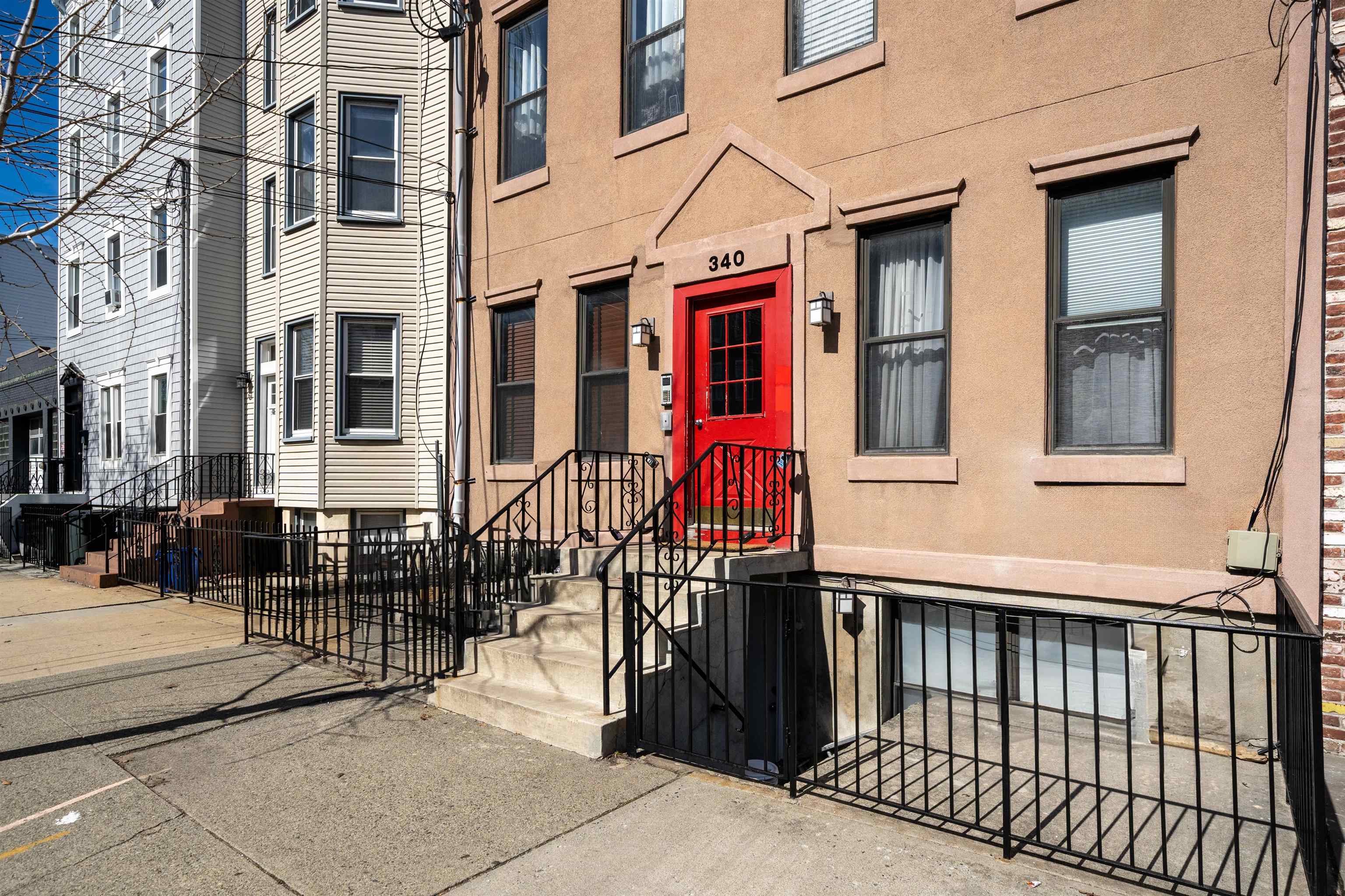 340 PAVONIA AVE Unit: 3L