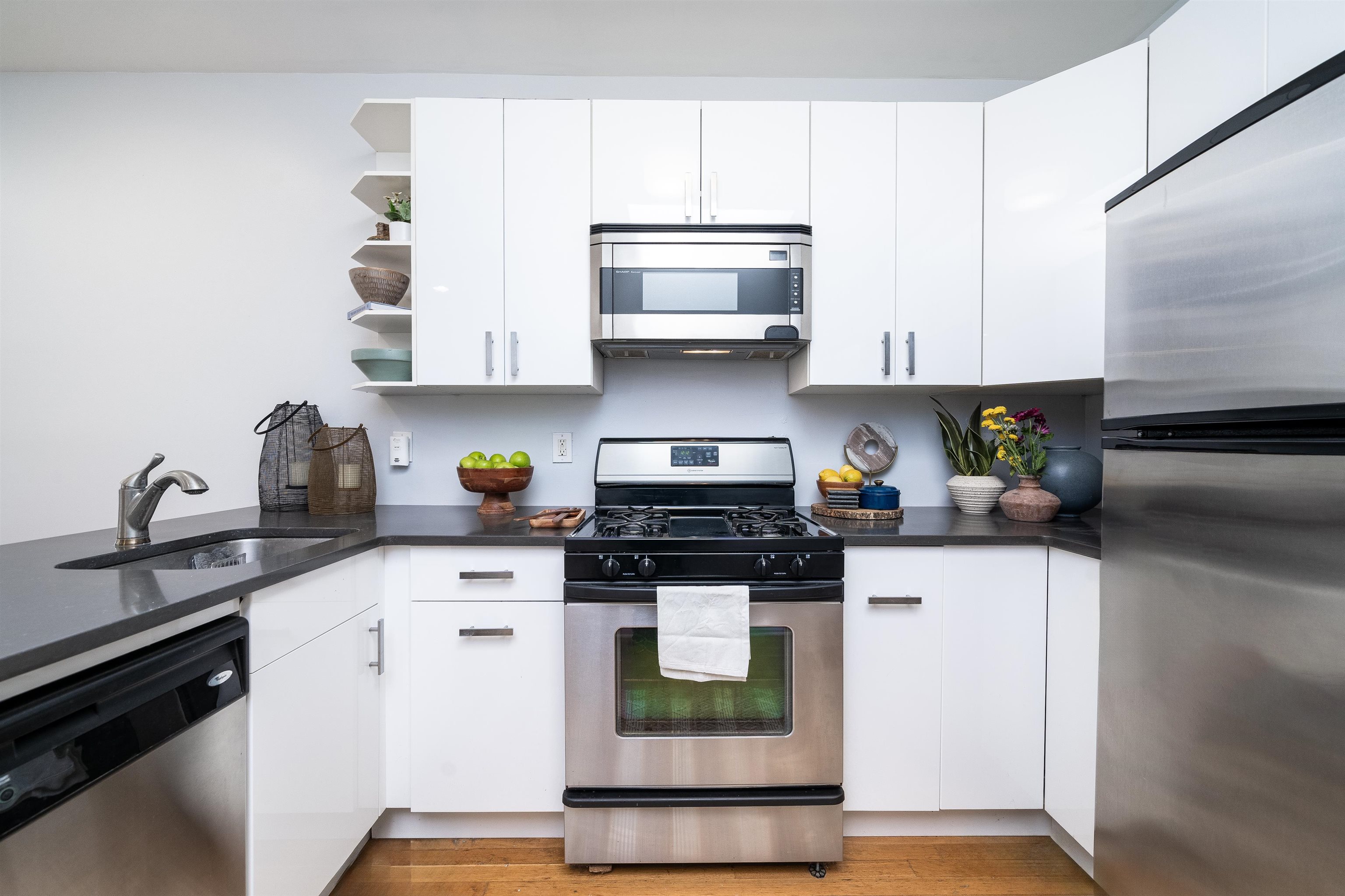 340 PAVONIA AVE Unit: 3L