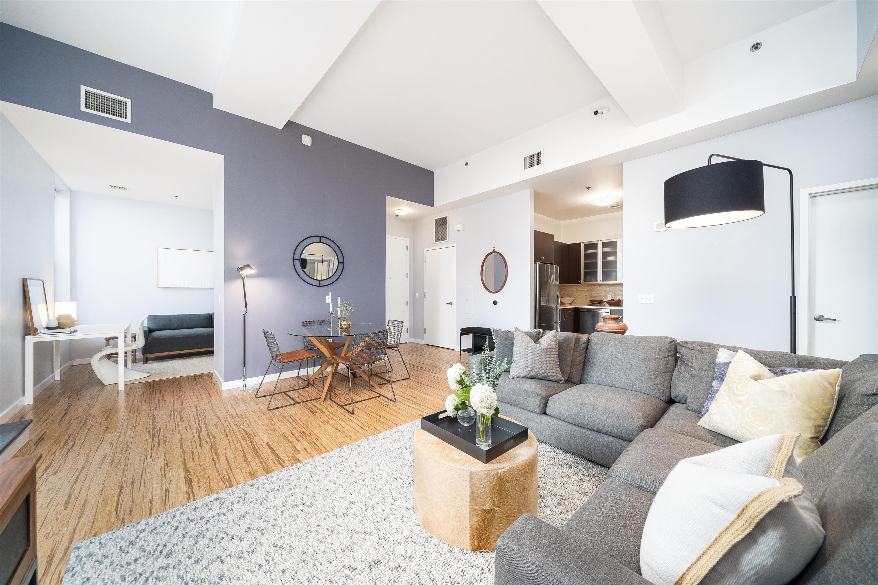 232 PAVONIA AVE Unit: 715