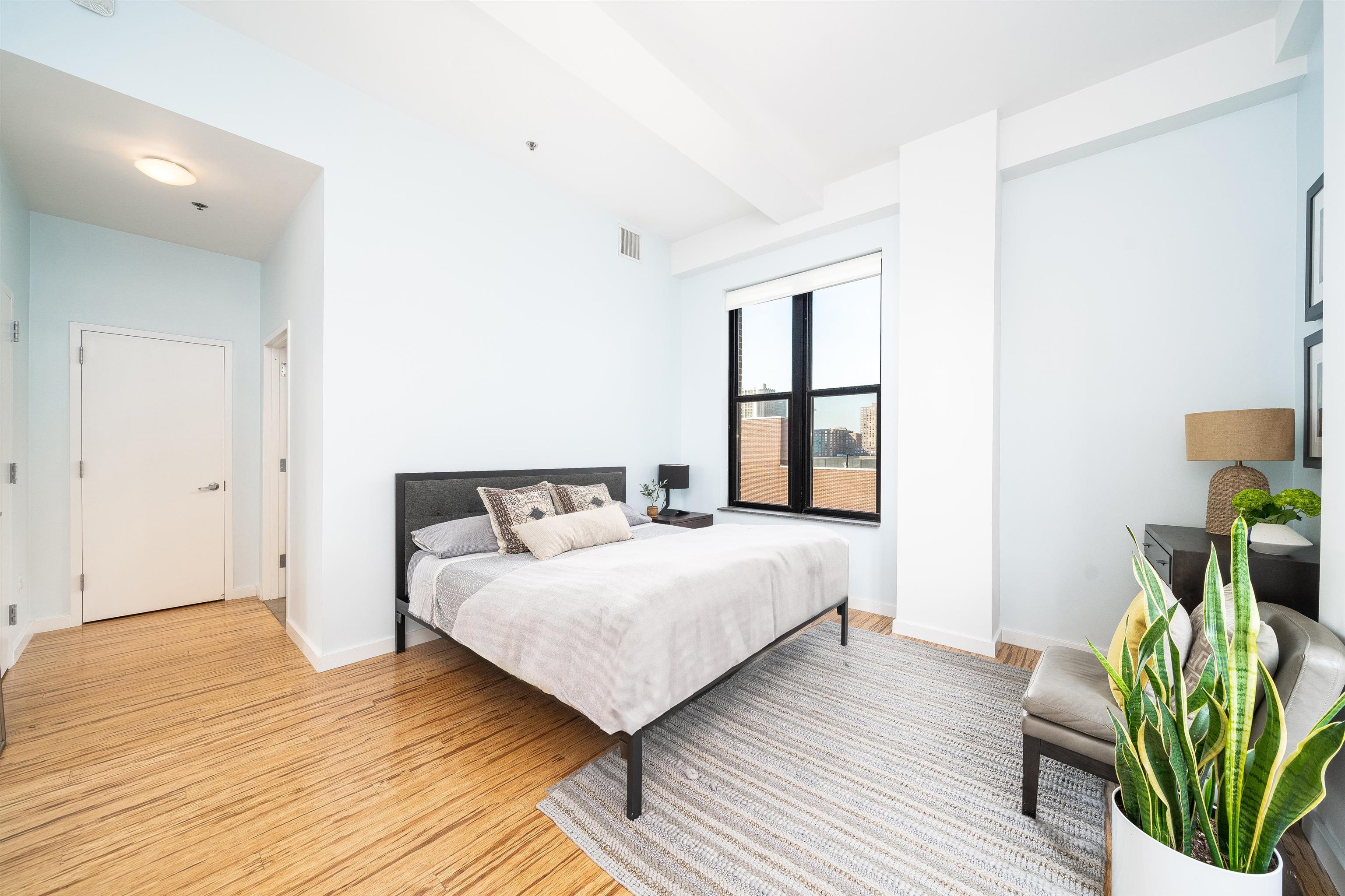 232 PAVONIA AVE Unit: 715