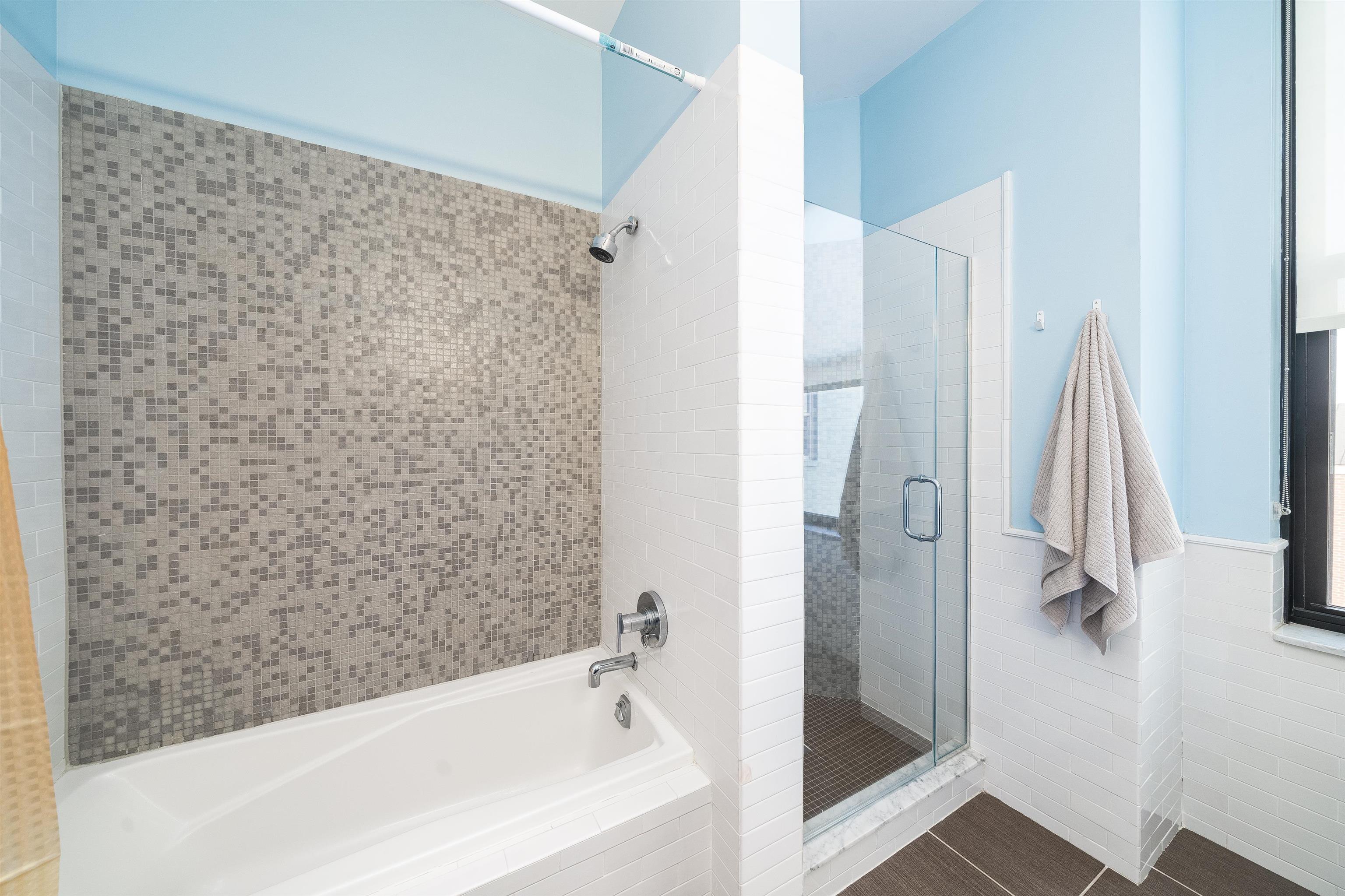 232 PAVONIA AVE Unit: 715