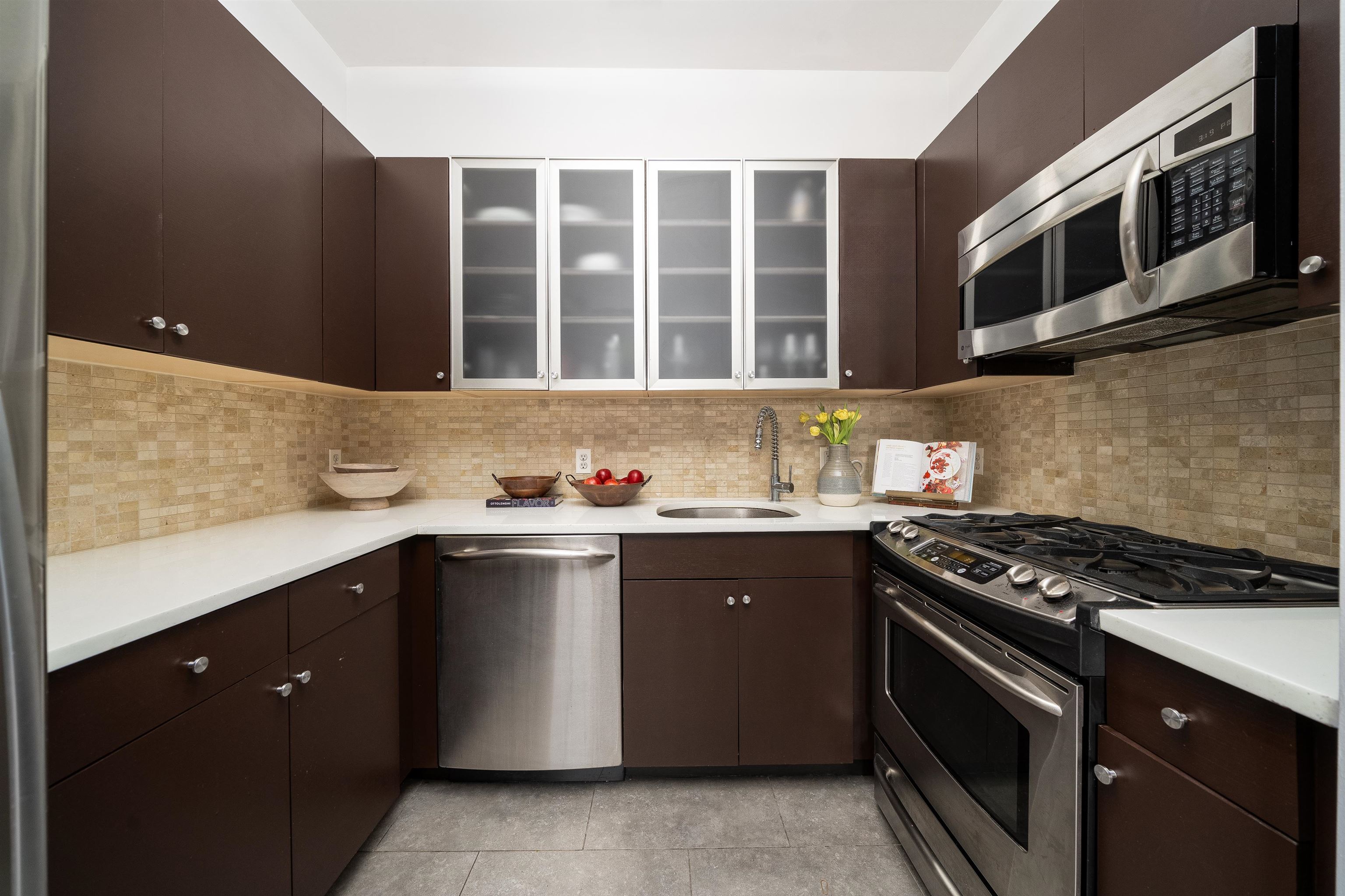 232 PAVONIA AVE Unit: 715